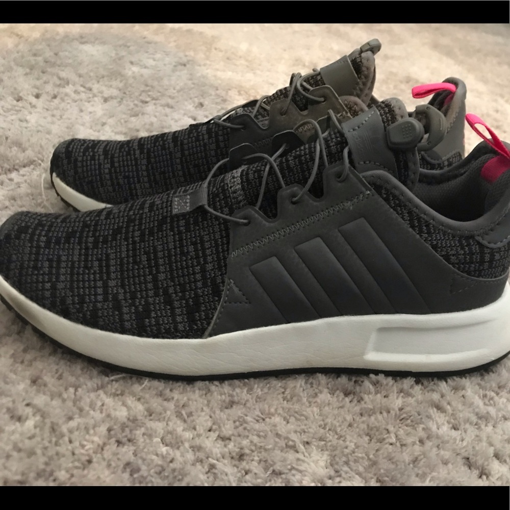 Adidas Sneakers Gray Kids 6 (Women’s 7.5)
